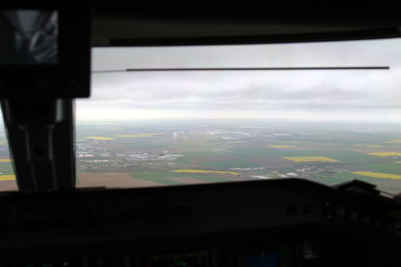 Final approach on CDG in the cockpit on thursday morning