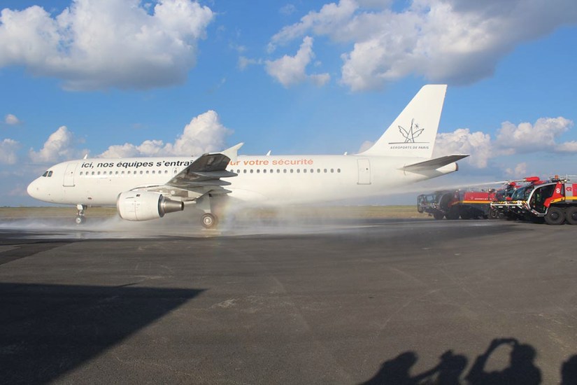 Intervention des canons à eau des pompiers © Sophie Figenwald
