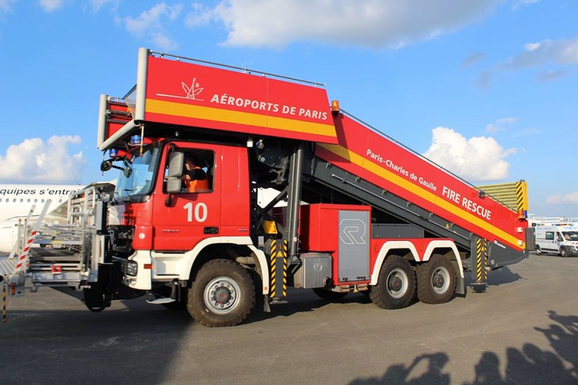 Le camion disposant du moyen d'accès grande hauteur © Sophie Figenwald